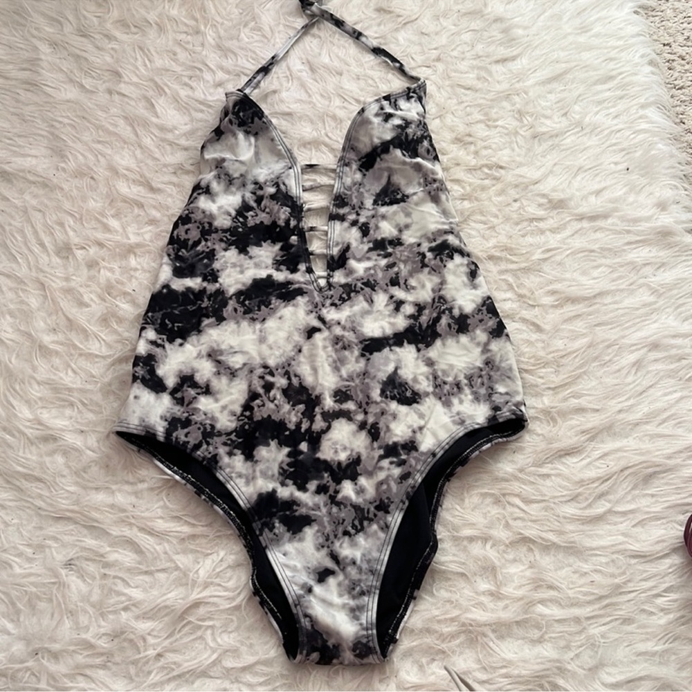 HOLLISTER MARBLE ONE PIECE